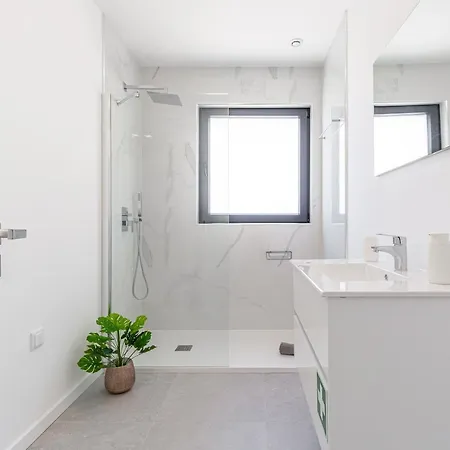 Locki With Jacuzzi, Private Pool And Sea View
