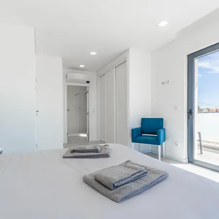 Vila Locki With Jacuzzi, Private Pool And Sea View