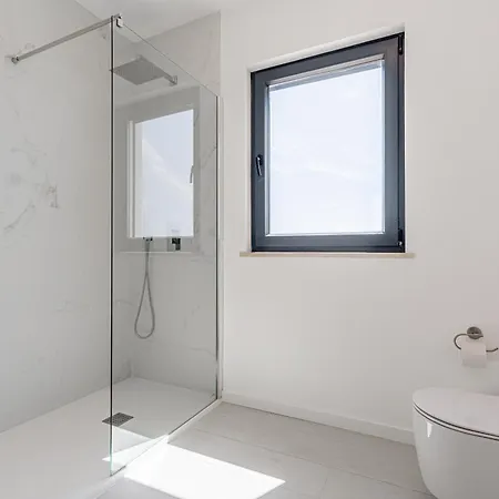 Locki With Jacuzzi, Private Pool And Sea View Vila