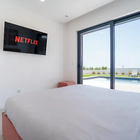 Villa Locki With Jacuzzi, Private Pool And Sea View *