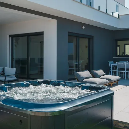 Vila Locki With Jacuzzi, Private Pool And Sea View *