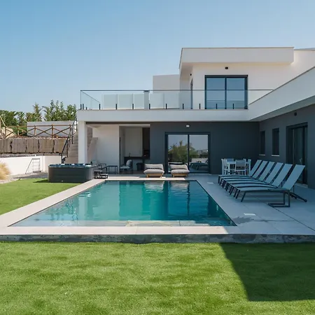 Locki With Jacuzzi, Private Pool And Sea View