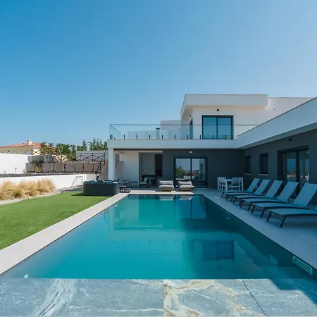 Locki With Jacuzzi, Private Pool And Sea View