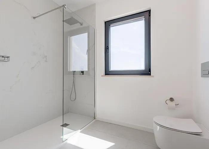 Locki With Jacuzzi And Private Pool Villa