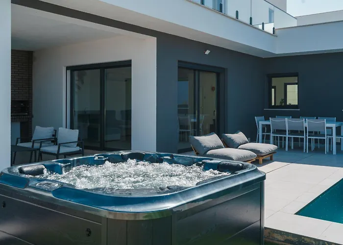 Locki With Jacuzzi And Private Pool * Lourinhã